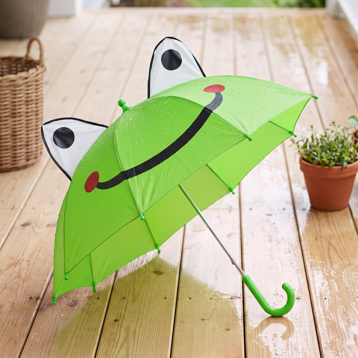 Color: Green Frog